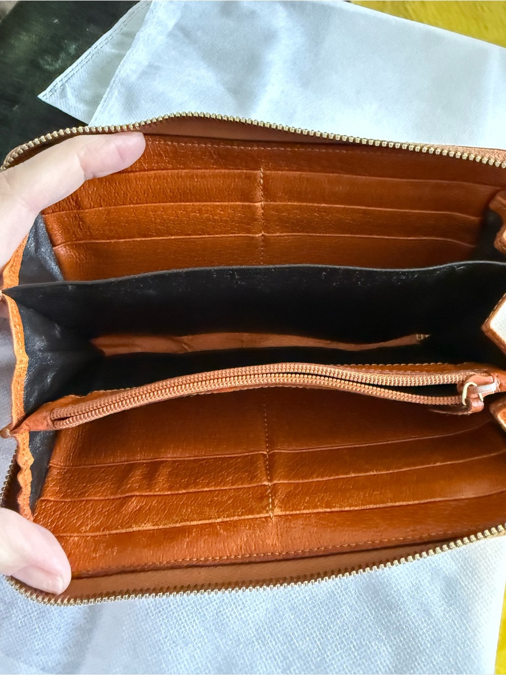 REHAB-Gucci Signature Beige & Brown GG Canvas Zip Around Wallet - Picture 3 of 10